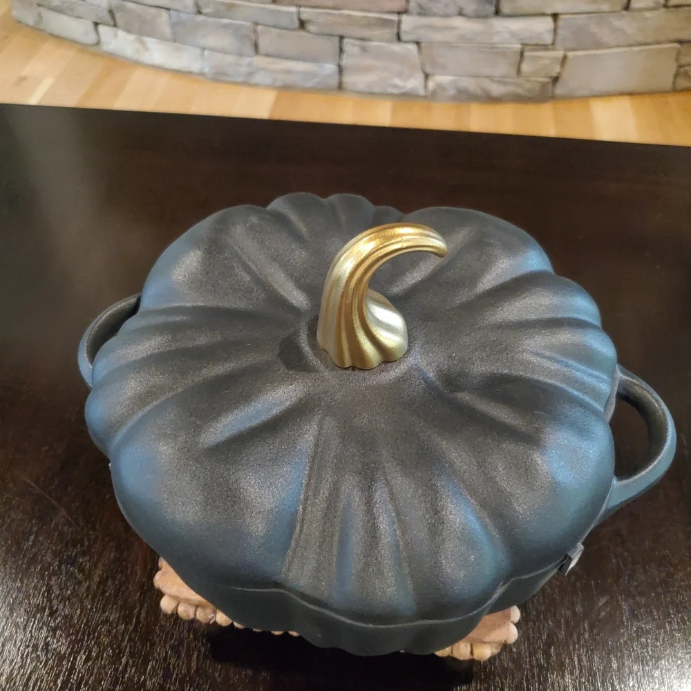 Black Pumpkin Dutch Oven-NWT